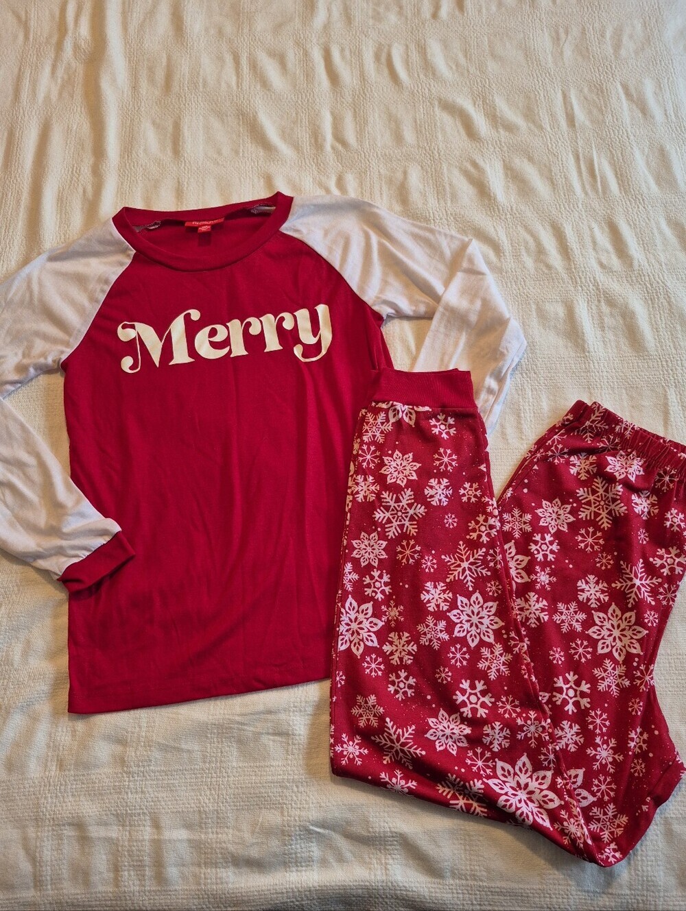 Macy's Merry Family PJs girls size 14/16 red and white pajama set EUC or better